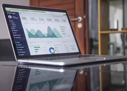 Esempio di grafici animati e infografiche integrate in una presentazione PowerPoint per tesi